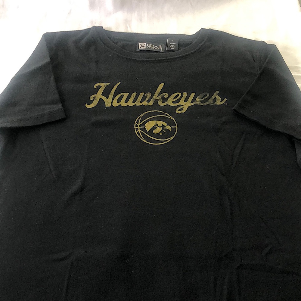 Women’s Hawkeyes short sleeve shirt in L